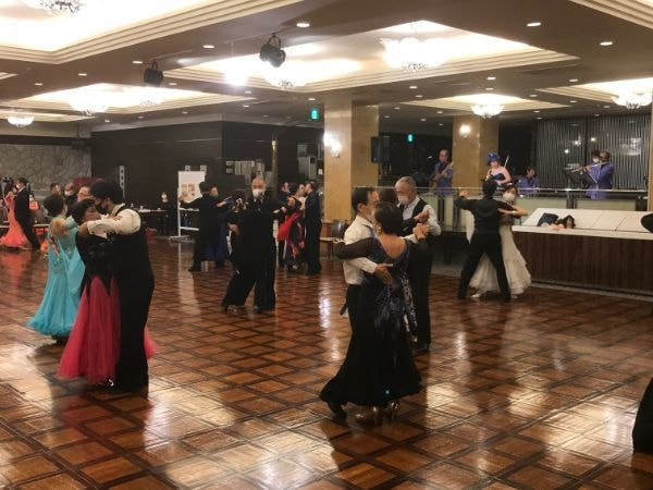 広いダンス会場